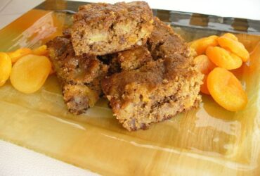 Bolo de maçã e damasco