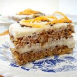 Bolo de cenoura com creme